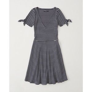 Abercrombie & Fitch Tie-sleeve Skater Dress